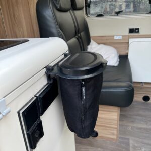 https://www.be-vanlife.com/wp-content/uploads/2023/10/23024-BE-Halterset-fuer-Flextrash-Muelleimer-passend-fuer-Hymer-Grand-Canyon-S-inkl.-CrossOver-2-300x300.jpg